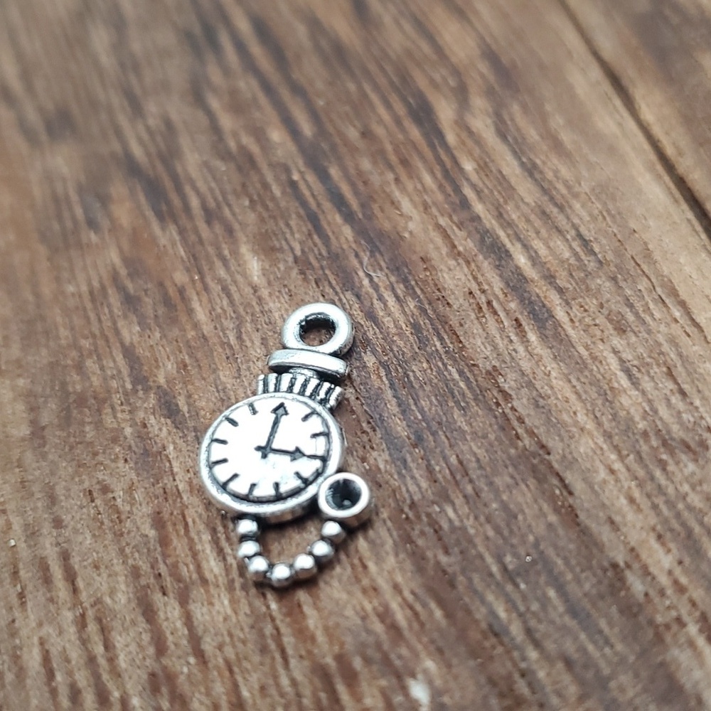 Time is ticking‎ charm